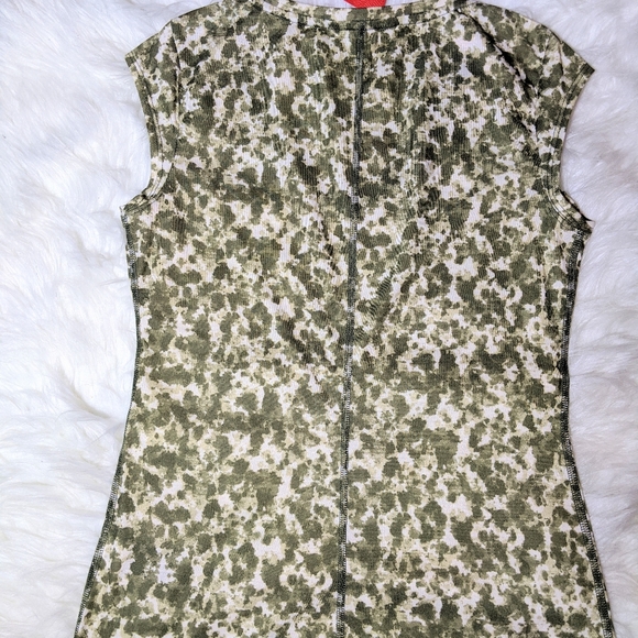 NWT North Face V Neck T-Shirt - Picture 5 of 11